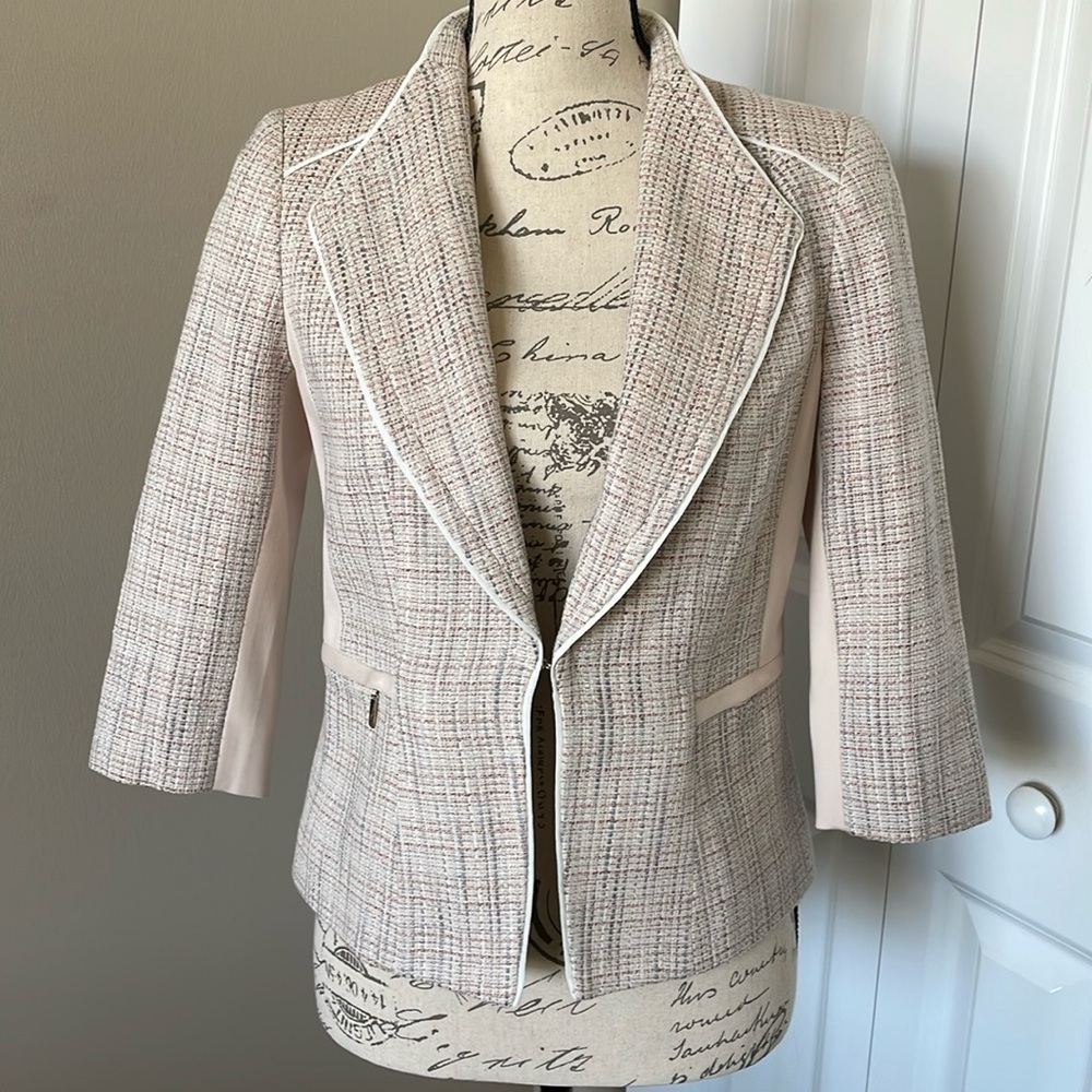 EUC Women’s WHBM Cream Tweed 3/4 Sleeve Jacket with Cream Bootcut pants​​